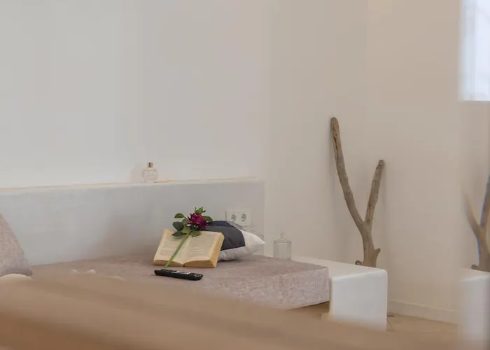 Апартаменты Little Yard & #8 Naxos City